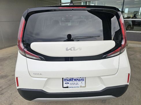 Used 2025 Kia Soul LX w/ LX Technology Package FWD image 4