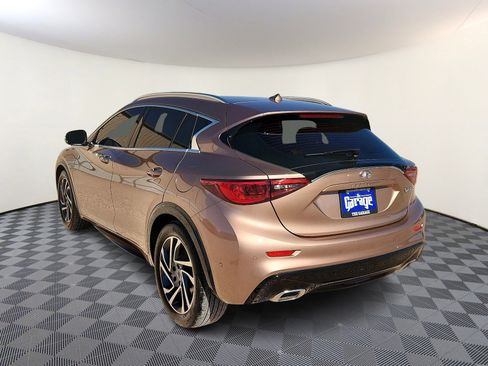 Used 2018 INFINITI QX30 Premium w/ Technology Package image 3