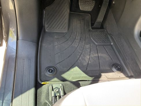 Used 2025 Toyota Sienna XLE w/ XLE Plus Package image 19