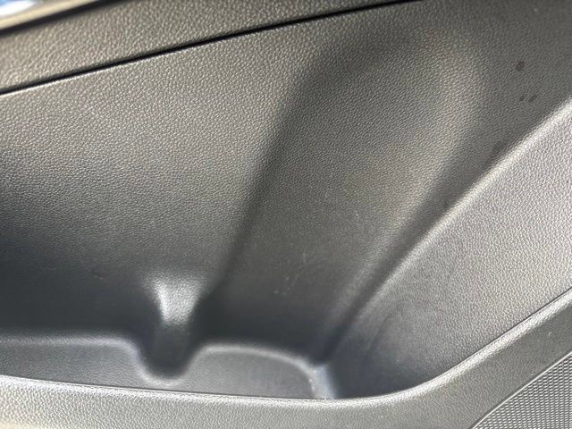 Used 2024 Chevrolet Trax RS w/ Sunroof Package FWD image 16