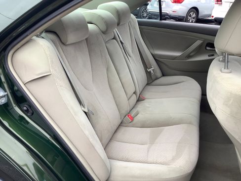 Used 2011 Toyota Camry LE image 14