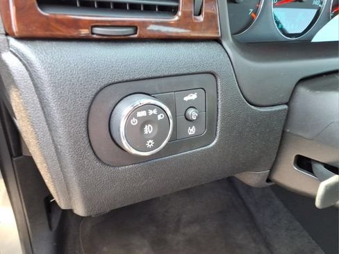 Used 2010 Chevrolet Impala LT w/ Luxury Edition Package FWD image 18