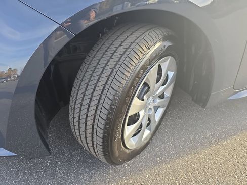 Used 2025 Toyota Corolla LE image 32