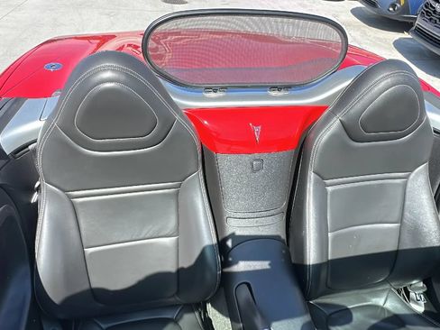 Used 2006 Pontiac Solstice Convertible w/ Premium Package RWD image 16