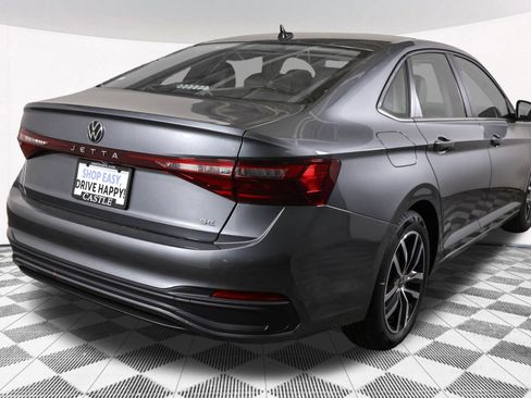 Used 2026 Volkswagen Jetta SE FWD image 12