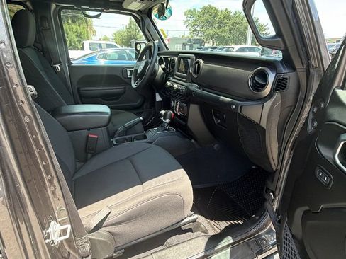 Used 2023 Jeep Gladiator Sport AWD/4WD image 25