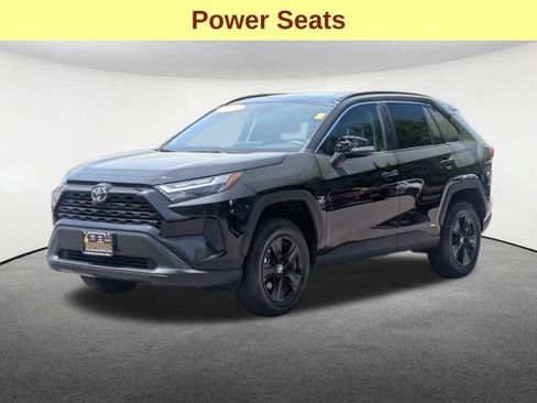 Used 2025 Toyota RAV4 XLE AWD/4WD image 10