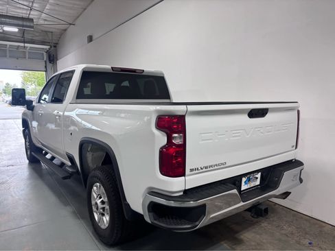 Used 2025 Chevrolet Silverado 2500 LT w/ Convenience Package AWD/4WD image 3