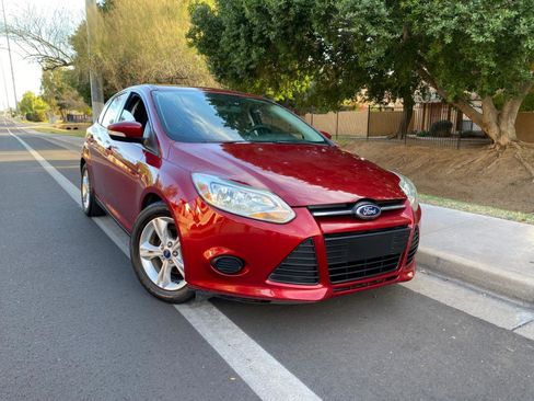 Used 2014 Ford Focus SE image 2