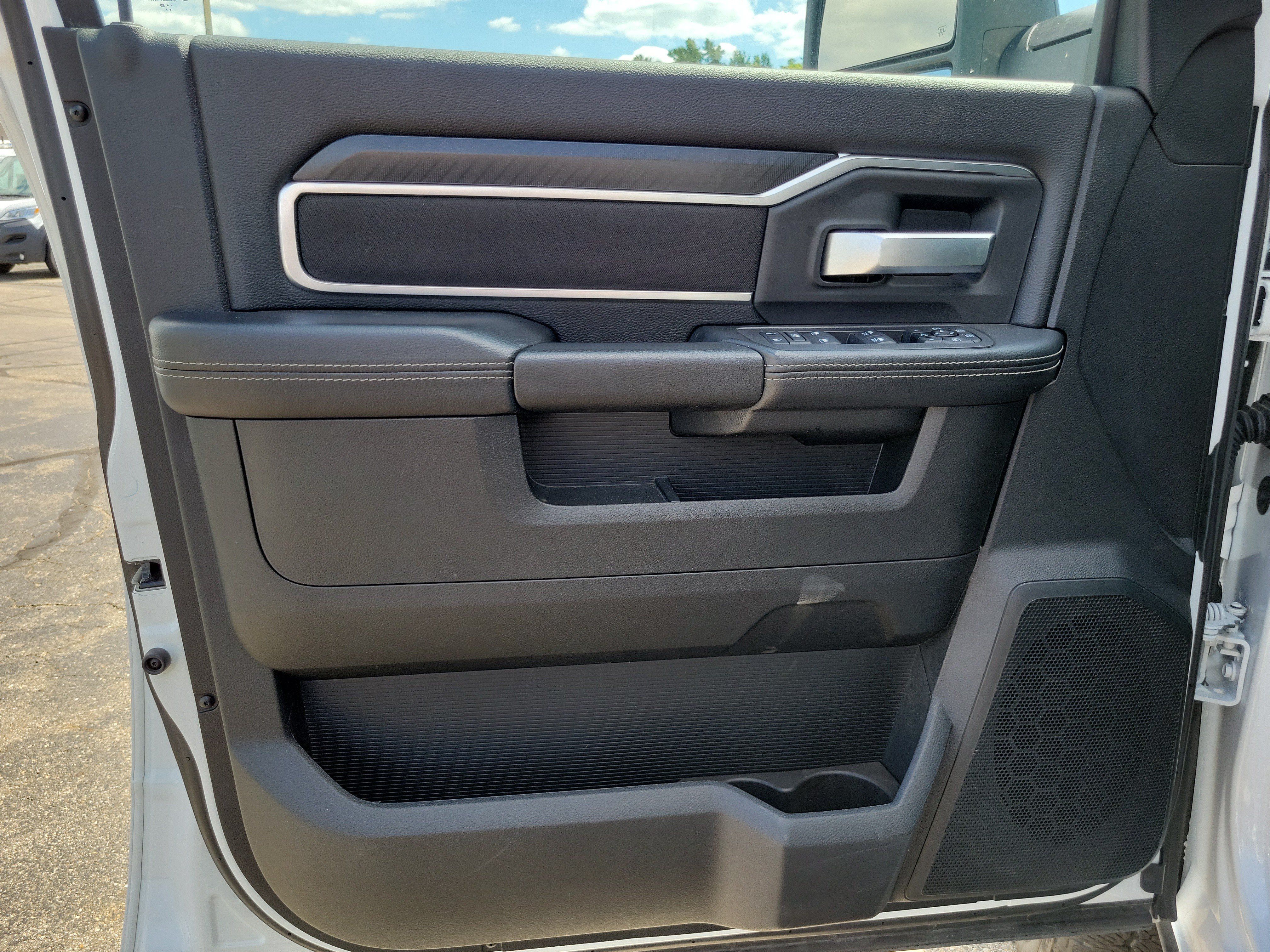 Used 2025 RAM 2500 Big Horn AWD/4WD image 6