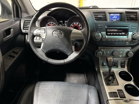 Used 2012 Toyota Highlander SE w/ Tow Pkg FWD image 11