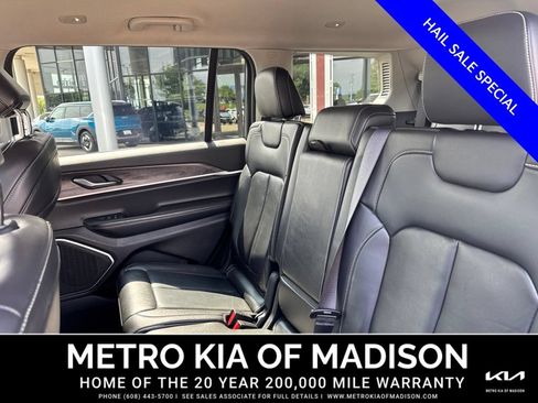 Used 2022 Jeep Grand Cherokee L Limited w/ Black Appearance Package AWD/4WD image 34