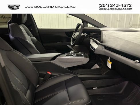 New 2025 Cadillac Optiq Sport 1 w/ LPO, Floor Liner Package AWD/4WD image 8