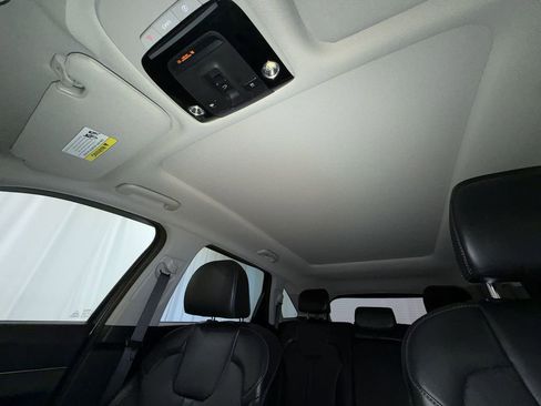 Used 2021 Kia Sorento S w/ Panoramic Sunroof Package image 22