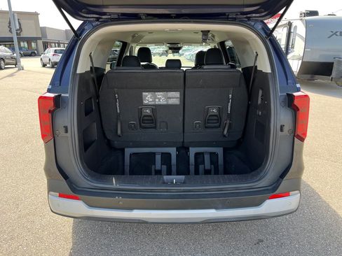Used 2025 Kia Carnival FWD image 29