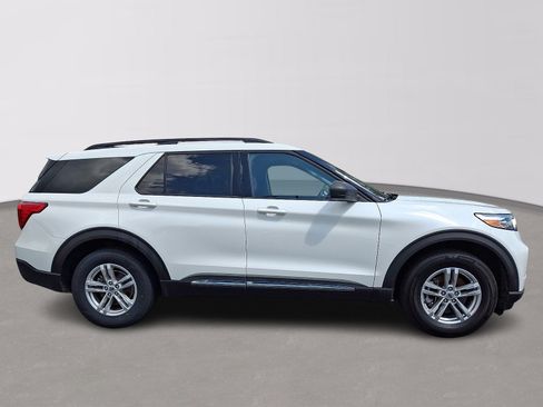 Used 2020 Ford Explorer XLT w/ Equipment Group 202A AWD/4WD image 7