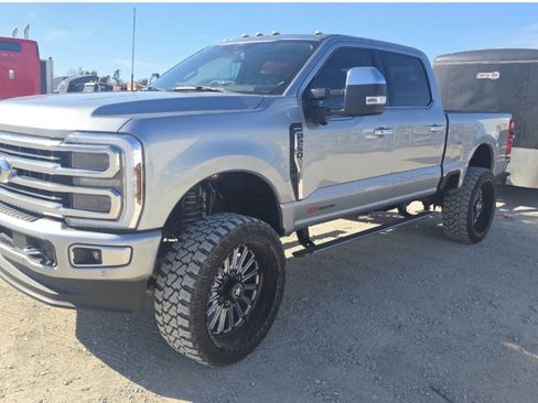 Used 2024 Ford F250 Limited w/ FX4 Off-Road Package image 2