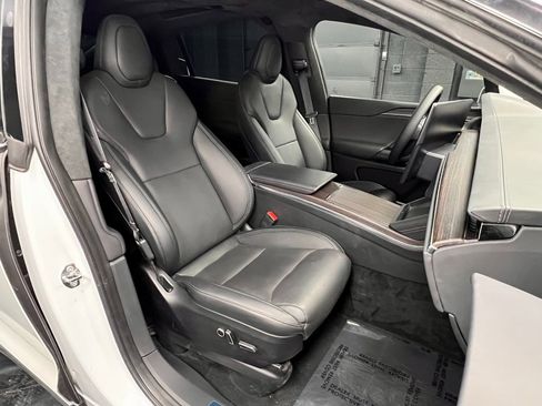 Used 2025 Tesla Model X image 4