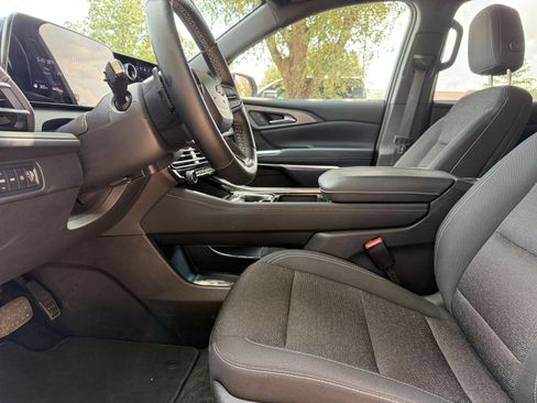 Used 2025 Chevrolet Traverse LT AWD/4WD image 29