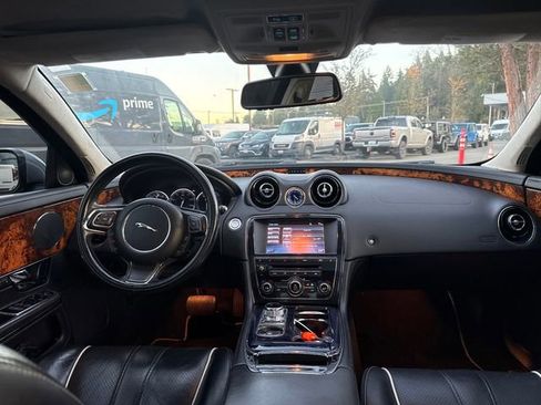 Used 2011 Jaguar XJ image 11