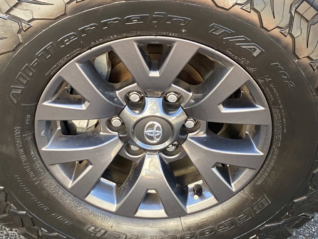 Used 2022 Toyota Tacoma SR5 AWD/4WD image 27
