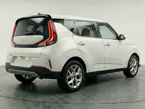 Used 2025 Kia Soul LX w/ LX Technology Package FWD image 9