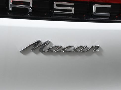 Used 2026 Porsche Macan AWD/4WD image 42