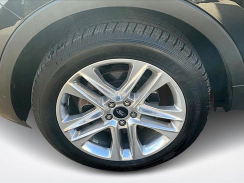 Used 2017 Ford Explorer XLT w/ XLT Technology Feature Bundle image 35