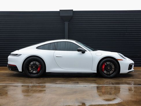 Certified 2022 Porsche 911 Carrera GTS image 8