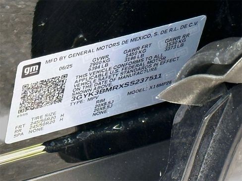 Used 2025 Cadillac Optiq Luxury 1 image 32