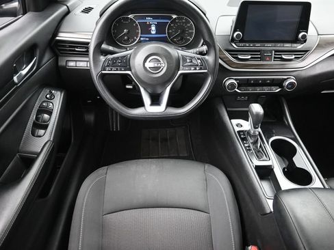 Used 2024 Nissan Altima 2.5 SV FWD image 14