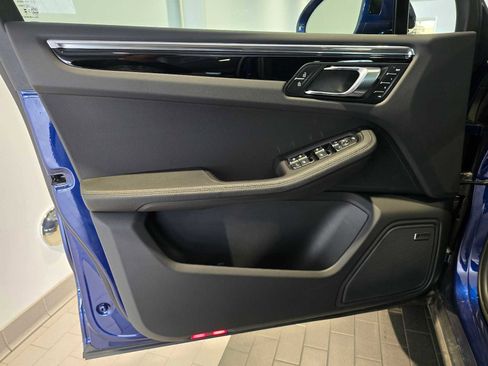 Used 2024 Porsche Macan AWD/4WD image 23