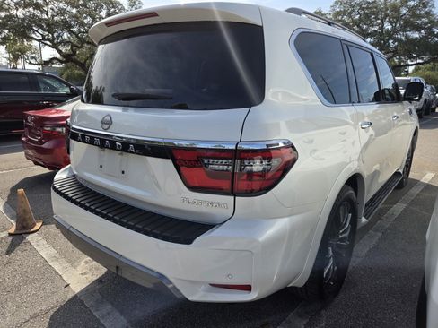 Used 2024 Nissan Armada Platinum w/ Captain's Chairs Package RWD image 3