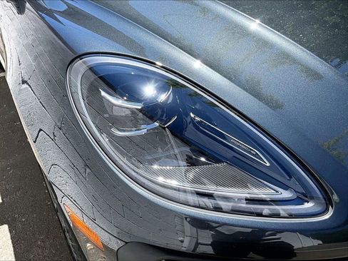 Certified 2023 Porsche Macan AWD/4WD image 30