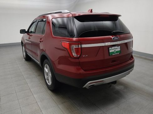 Used 2017 Ford Explorer XLT image 5