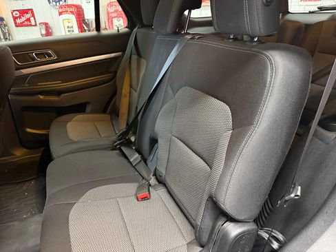 Used 2018 Ford Explorer XLT image 20