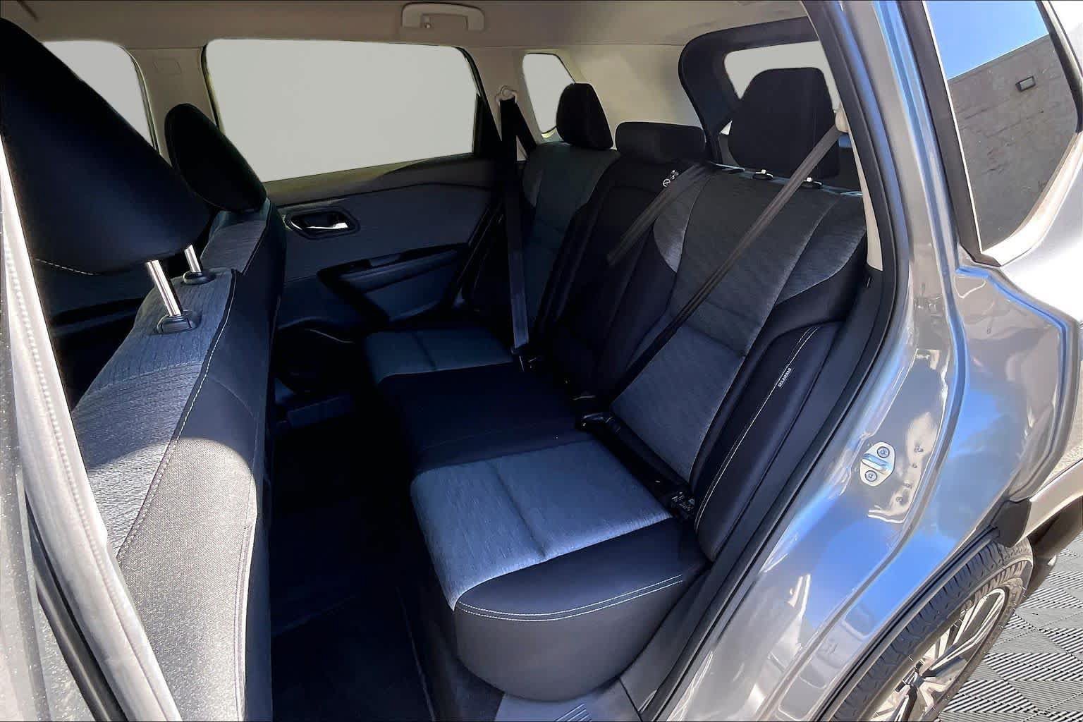 Used 2023 Nissan Rogue SV FWD image 21