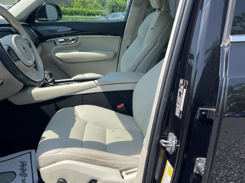 Used 2019 Volvo XC90 T5 Momentum w/ Multimedia Package AWD/4WD image 5