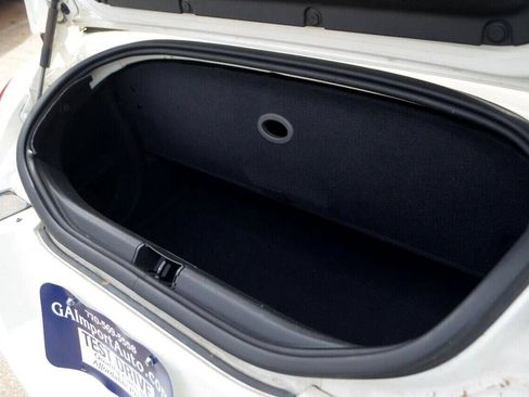 Used 2005 Chrysler Crossfire Limited image 36