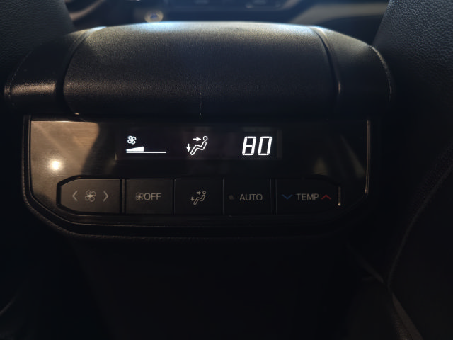 Used 2022 Toyota Highlander XLE AWD/4WD image 29