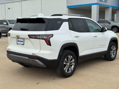 Used 2025 Chevrolet Equinox LT w/ Convenience Package II image 3