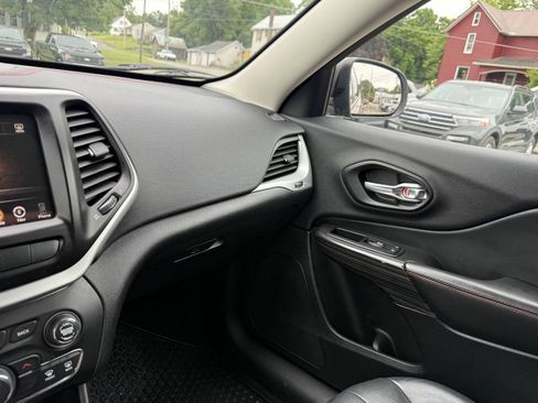 Used 2014 Jeep Cherokee Trailhawk w/ Leather Interior Group AWD/4WD image 24