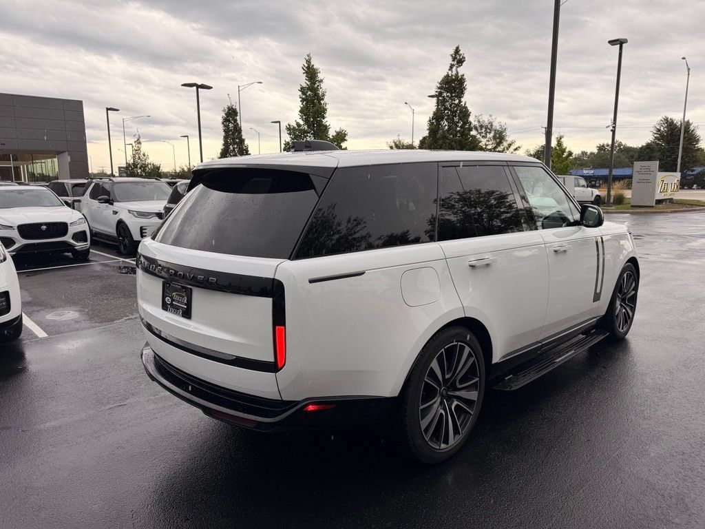 Used 2024 Land Rover Range Rover SE AWD/4WD image 5