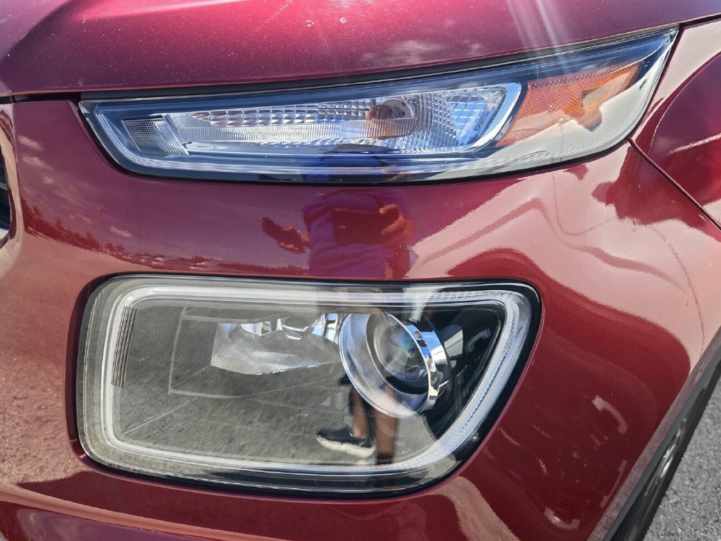 Used 2024 Hyundai Venue Limited FWD image 11