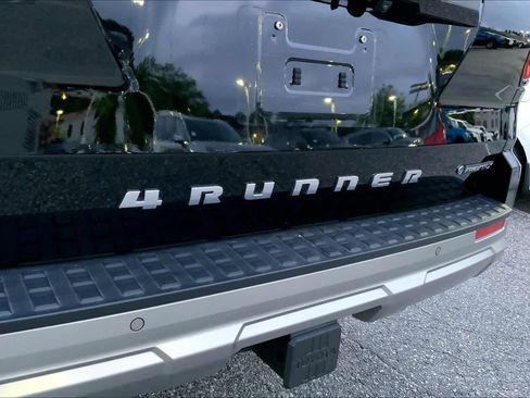 Used 2025 Toyota 4Runner Limited AWD/4WD image 30