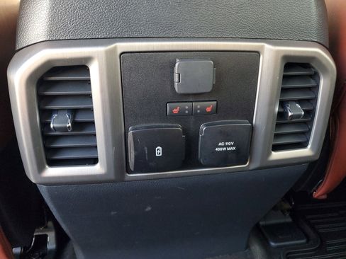 Used 2022 Ford F350 Platinum w/ FX4 Off-Road Package image 21