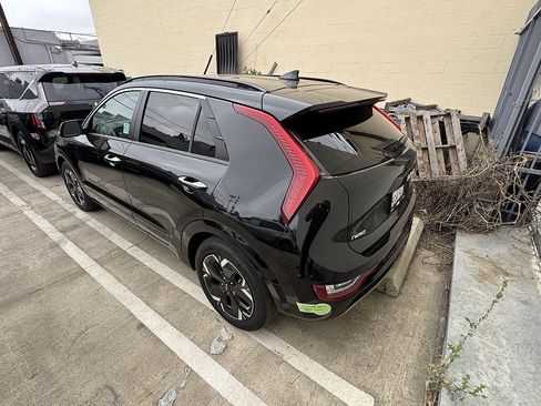 Used 2023 Kia Niro Wave FWD image 4