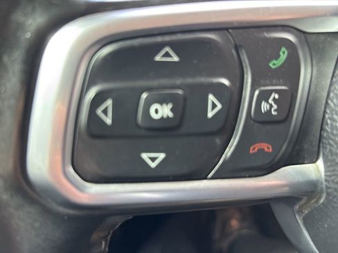 Used 2019 Jeep Wrangler Unlimited Sahara w/ Dual Top Group AWD/4WD image 28