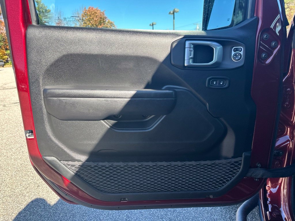 Used 2021 Jeep Wrangler Rubicon w/ Cold Weather Group AWD/4WD image 14