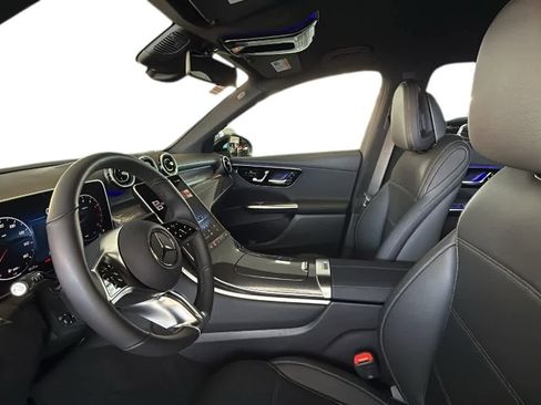 Used 2025 Mercedes-Benz GLC 300 4MATIC image 4